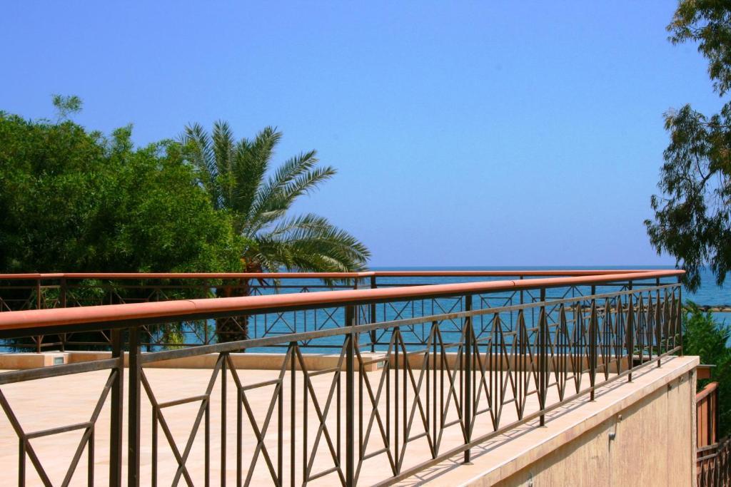 Sunrise Arches Apartments Limassol Værelse billede